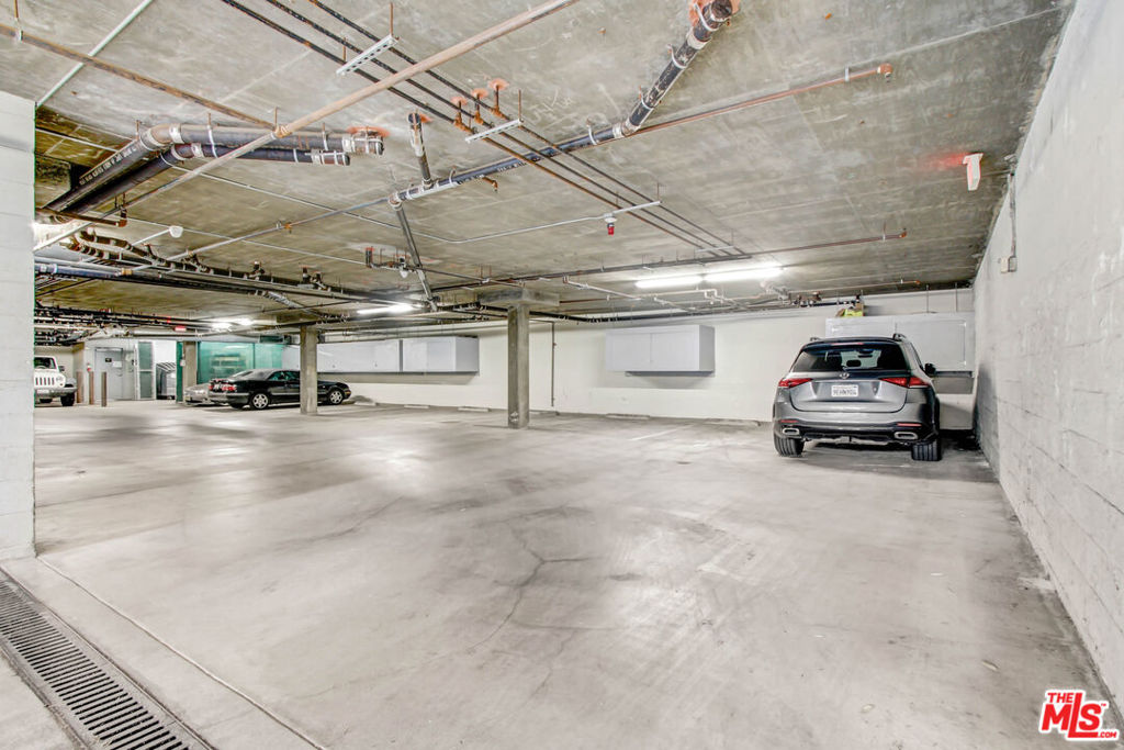 1050 N Gardner Street 2 Property Photo 19