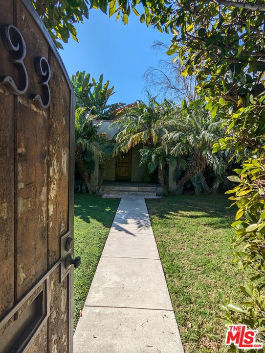 833 N Las Palmas Avenue Property Photo 4