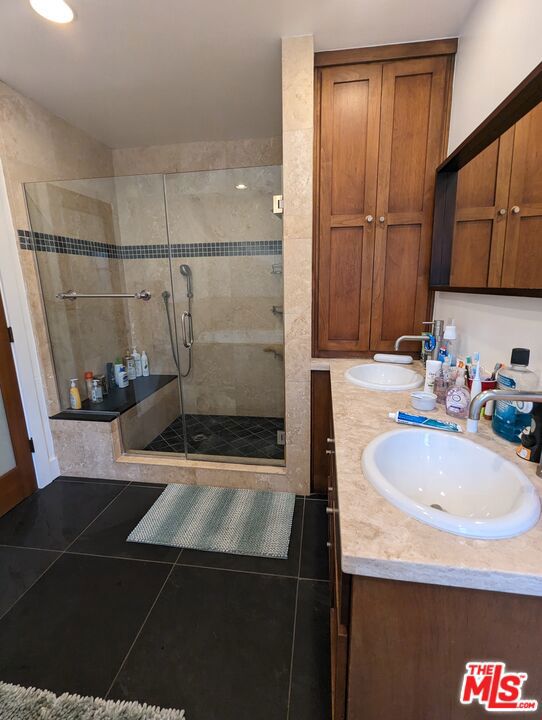 833 N Las Palmas Avenue Property Photo 7