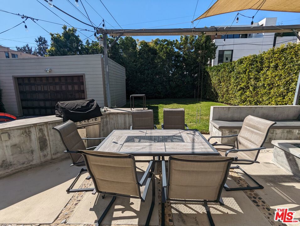 833 N Las Palmas Avenue Property Photo 10