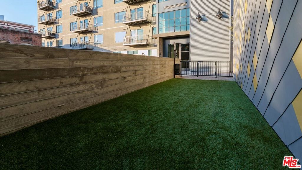 695 S Santa Fe Avenue 703 Property Photo 21