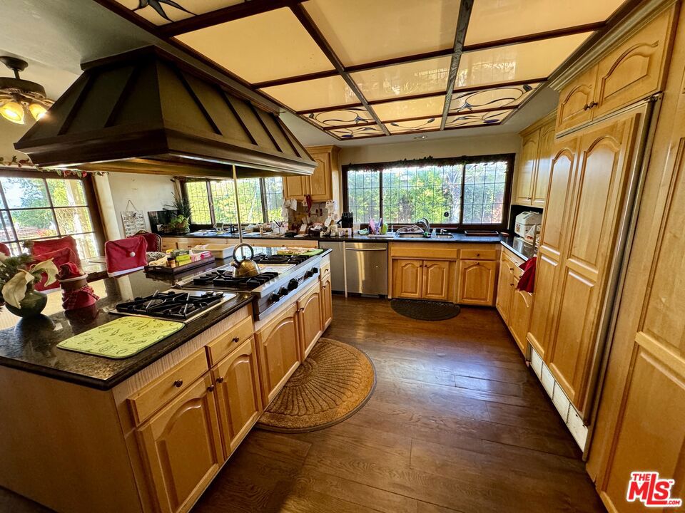 4167 Alonzo Avenue Property Photo 5