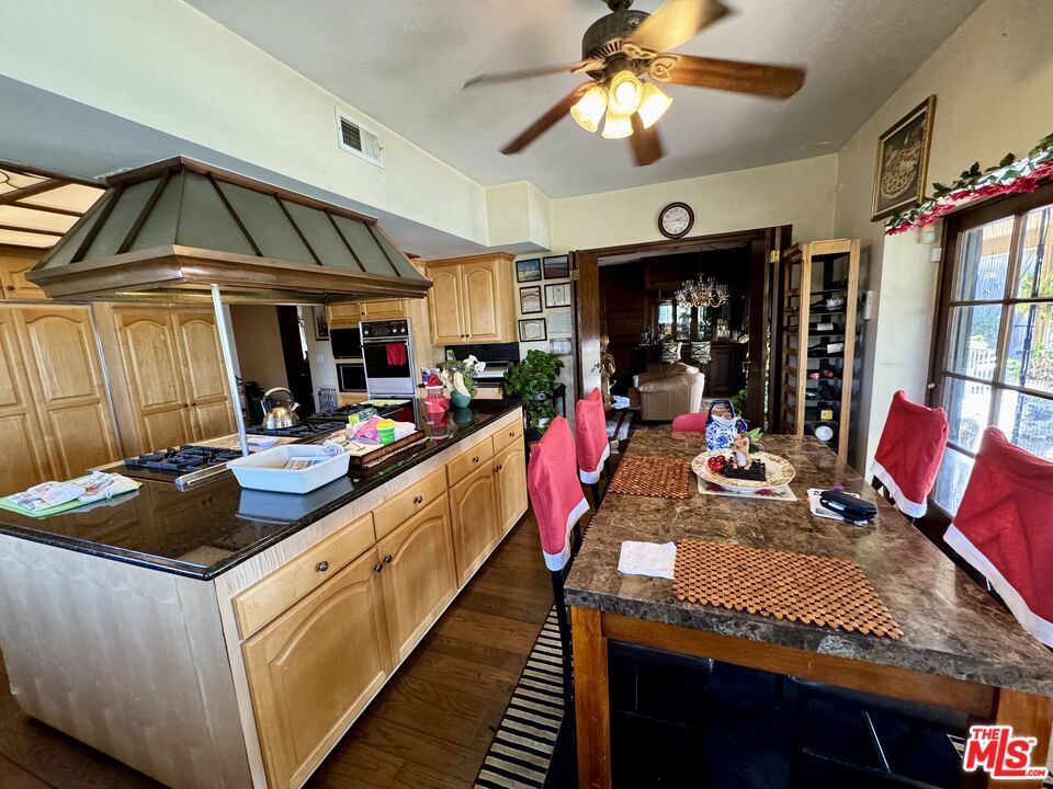 4167 Alonzo Avenue Property Photo 8