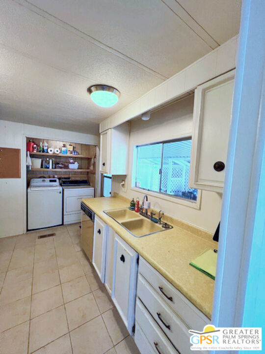 221 Safari Street Property Photo 4