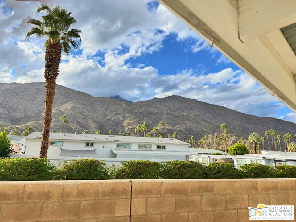 221 Safari Street Property Photo 5