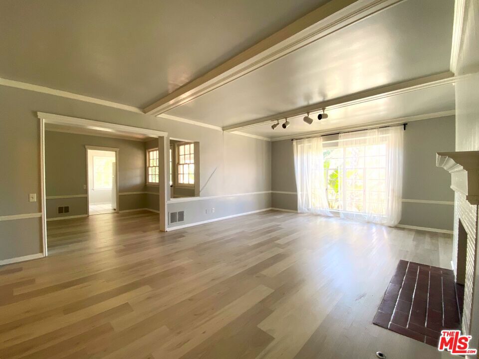 10682 Kinnard Avenue Property Photo 1