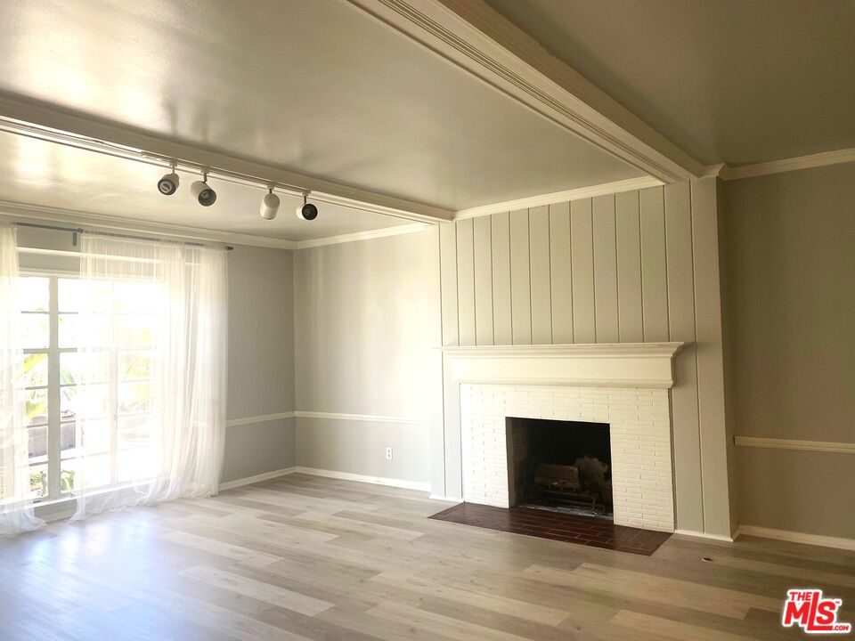 10682 Kinnard Avenue Property Photo 2