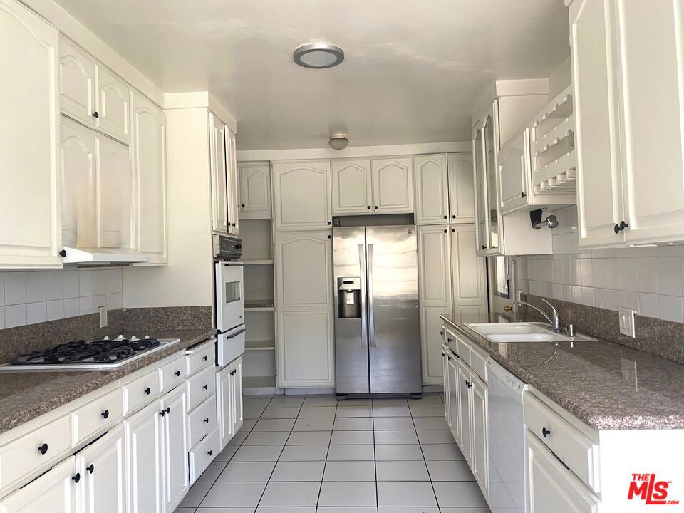 10682 Kinnard Avenue Property Photo 6