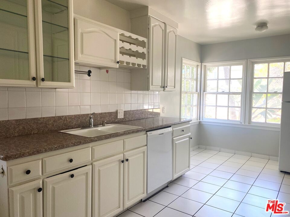 10682 Kinnard Avenue Property Photo 7