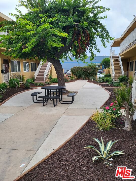 13801 Van Ness Avenue Property Photo 4