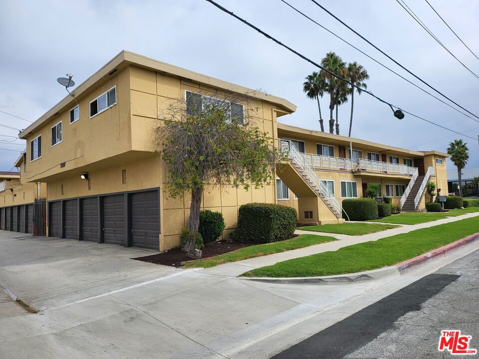 13801 Van Ness Avenue Property Photo 7