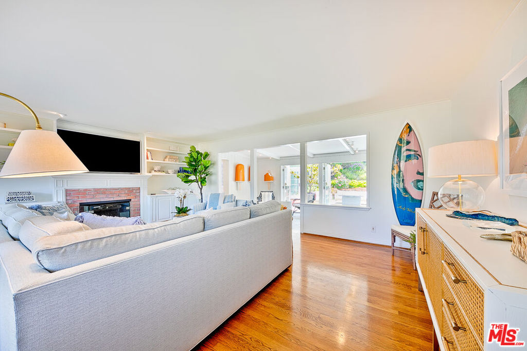 7929 Roseland Drive Property Photo 4