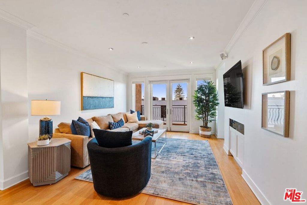 1000 Genter Street 304 Property Photo 10