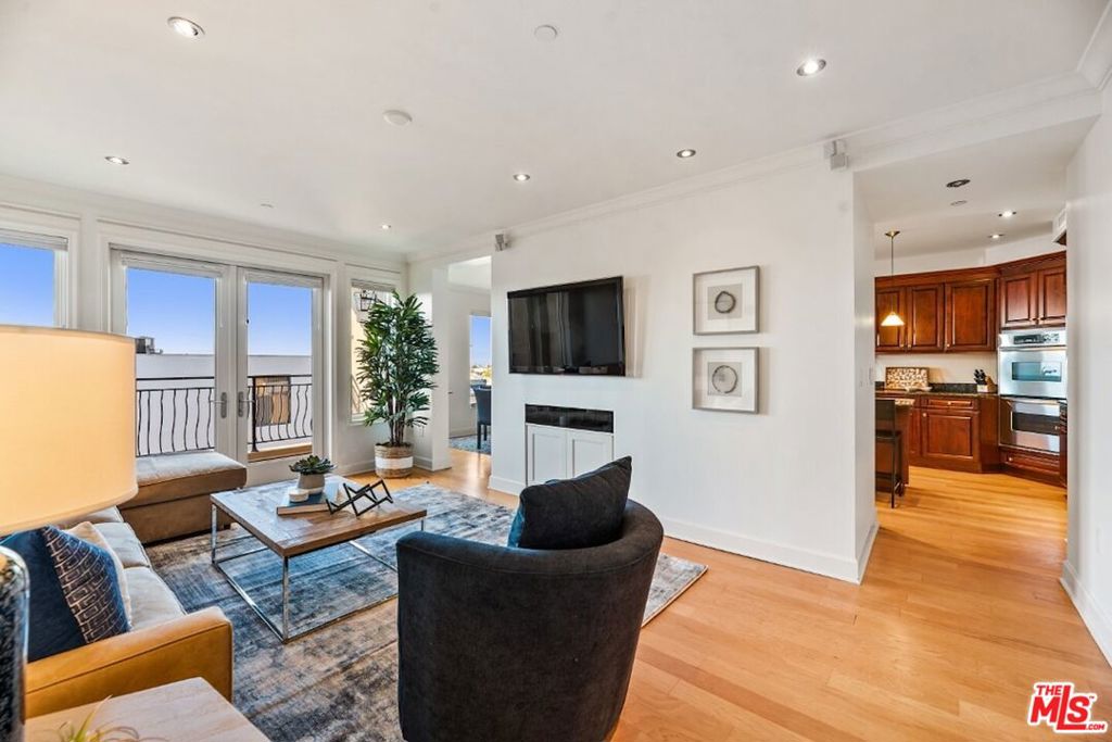 1000 Genter Street 304 Property Photo 12