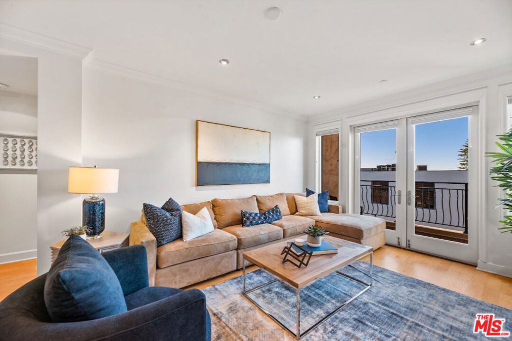 1000 Genter Street 304 Property Photo 13