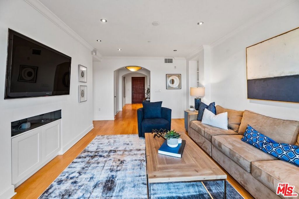 1000 Genter Street 304 Property Photo 14