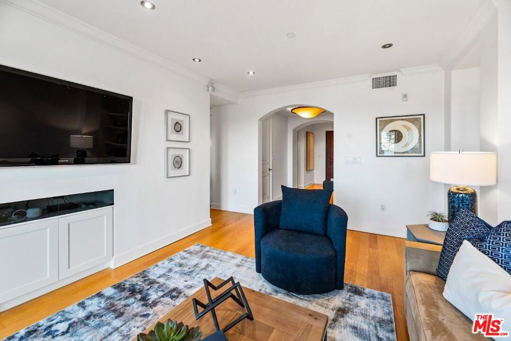 1000 Genter Street 304 Property Photo 17