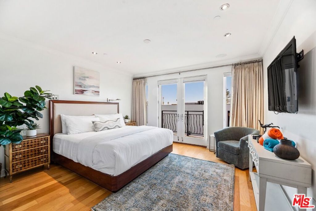 1000 Genter Street 304 Property Photo 30