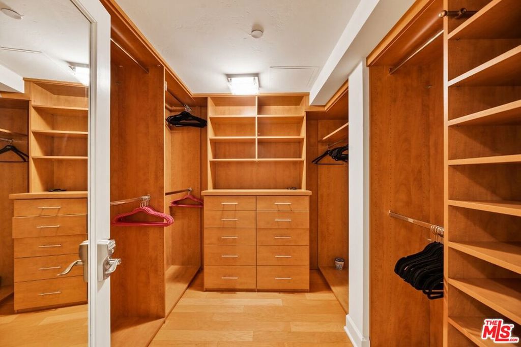 1000 Genter Street 304 Property Photo 39