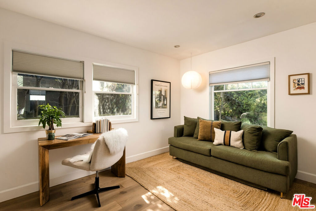 910 Superba Avenue Property Photo 14