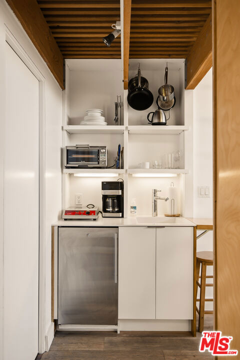 910 Superba Avenue Property Photo 20