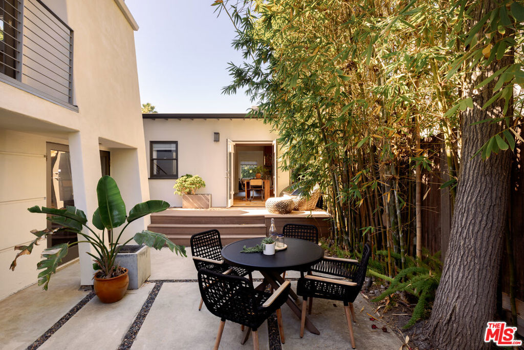 910 Superba Avenue Property Photo 24