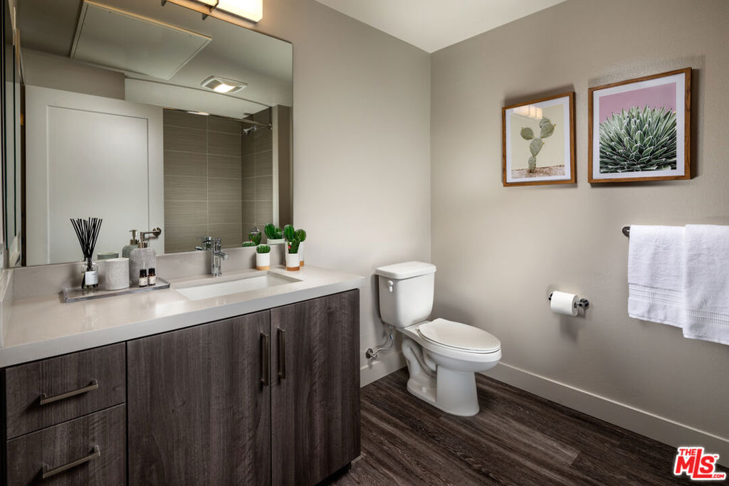 687 S Hobart Boulevard 564 Property Photo 12