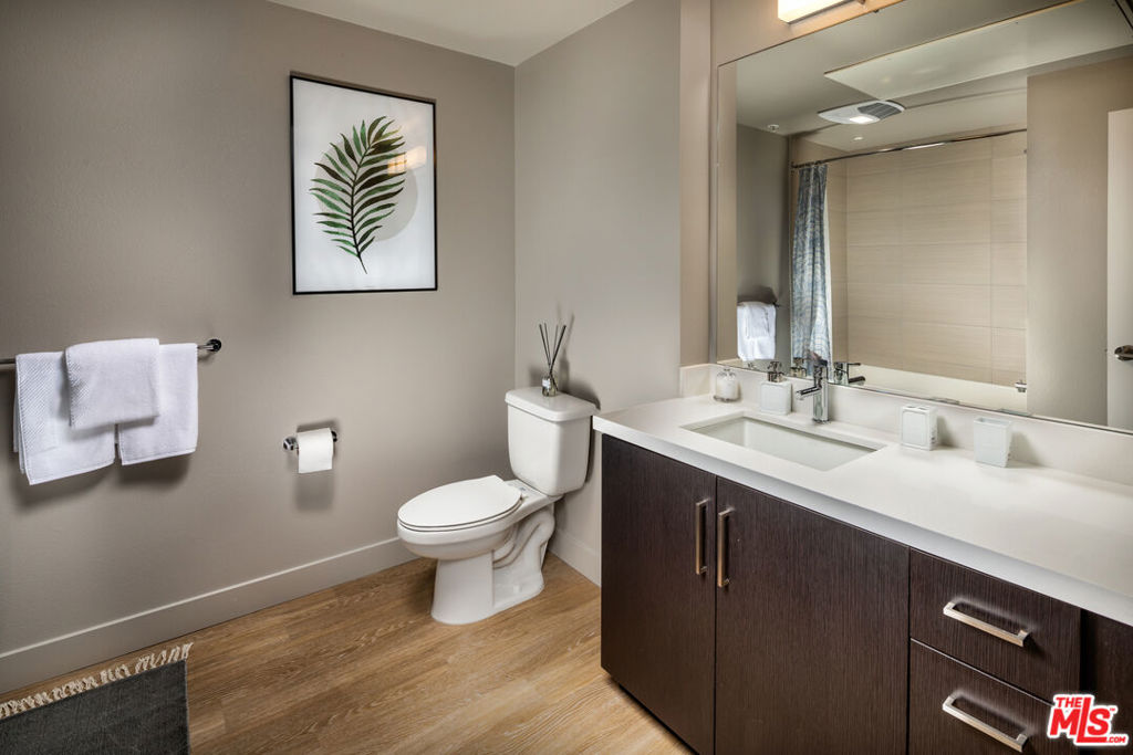 687 S Hobart Boulevard 564 Property Photo 13