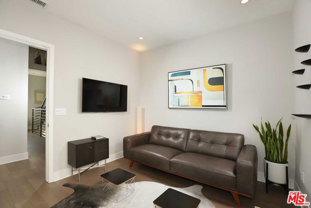 1400 N Fuller Avenue 19 Property Photo 18