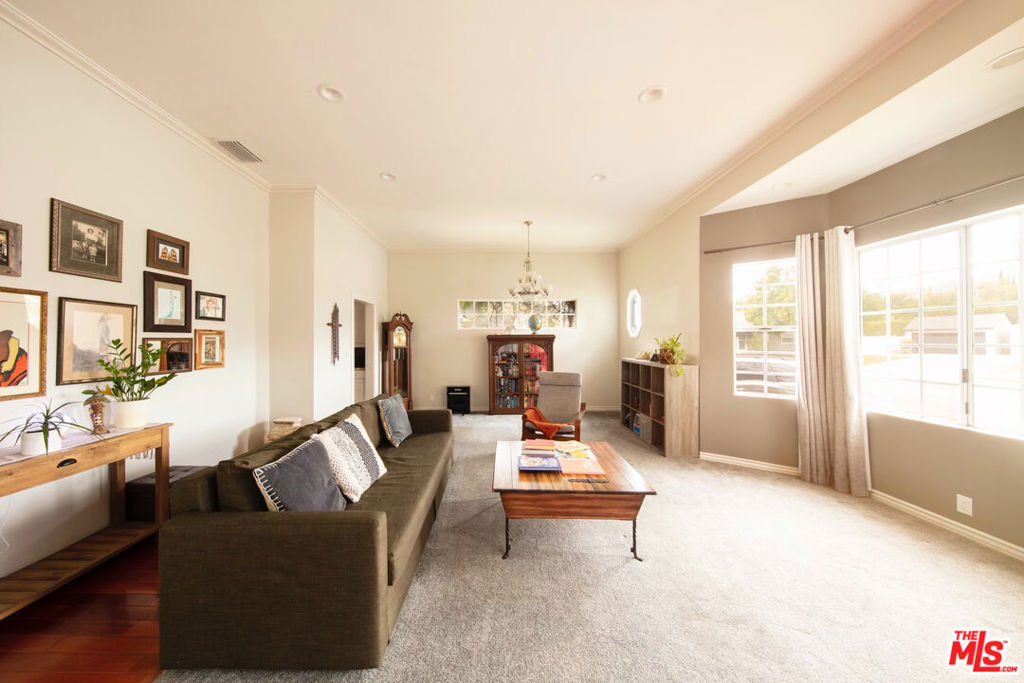 308 W Atara Street Property Photo 6