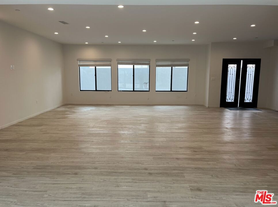 913 Hilldale Avenue 2 Property Photo 3