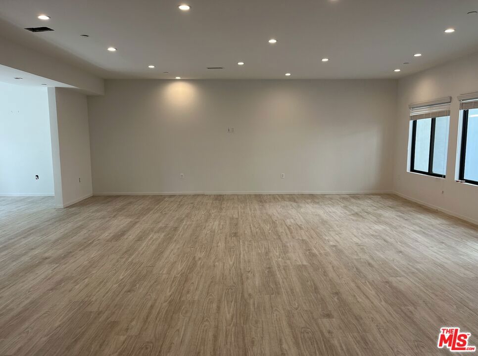 913 Hilldale Avenue 2 Property Photo 4