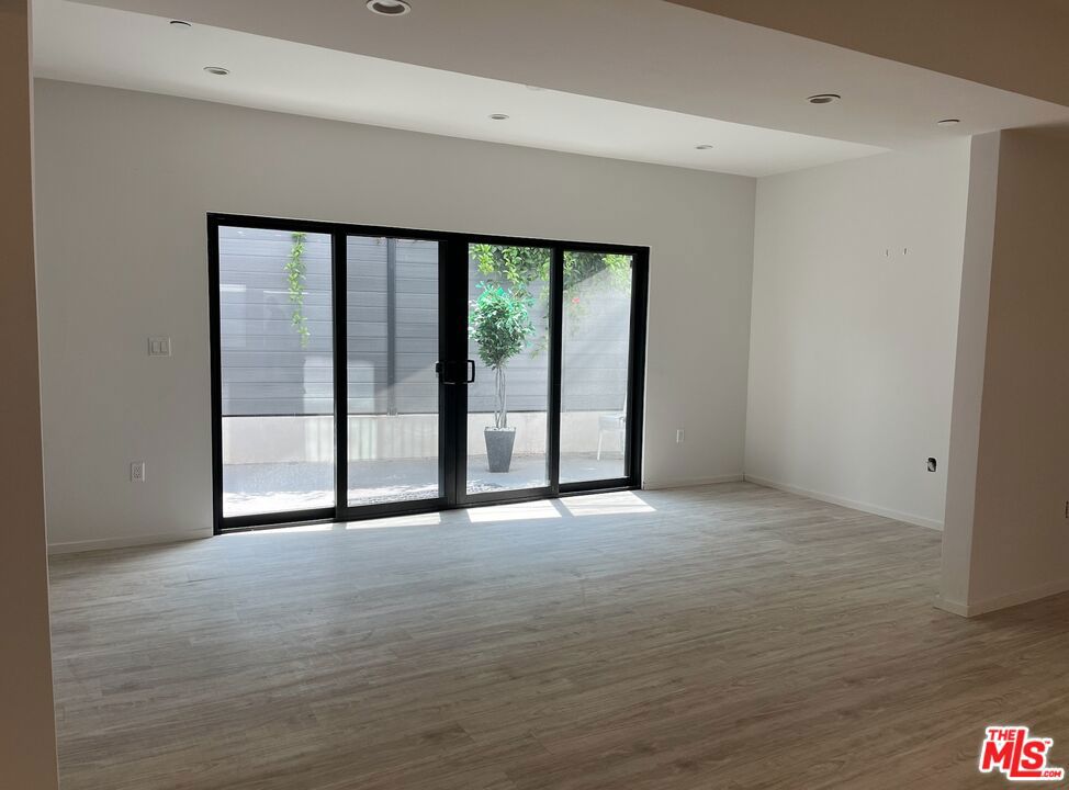 913 Hilldale Avenue 2 Property Photo 5