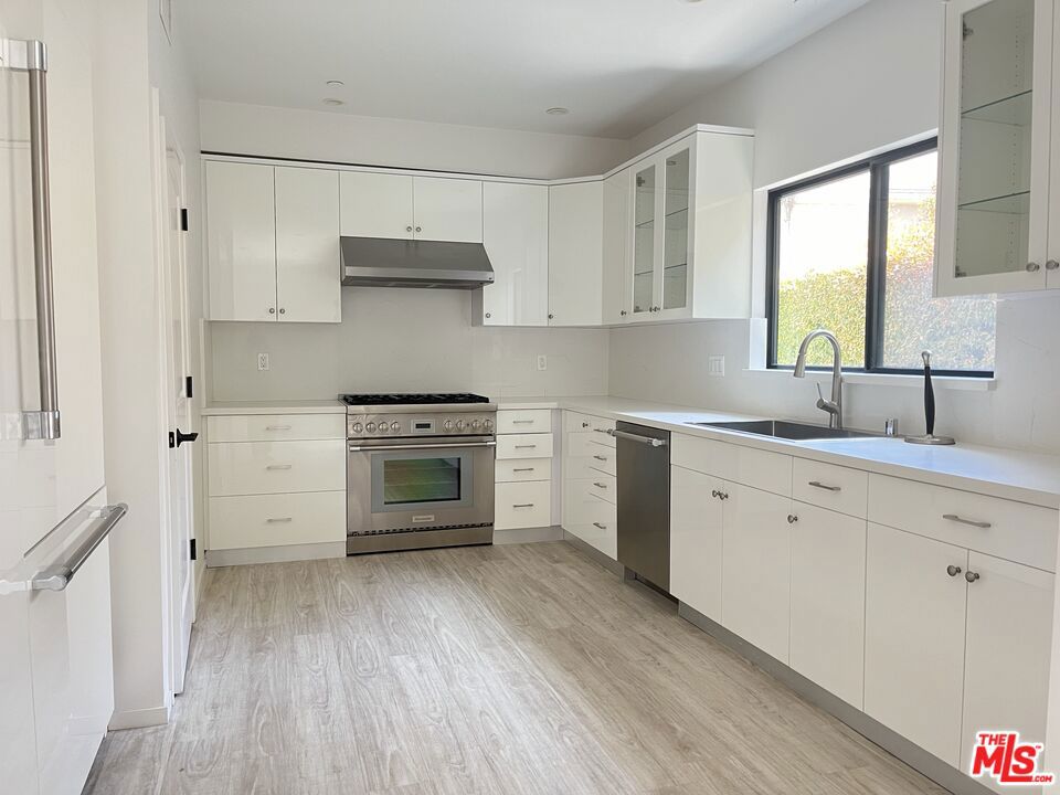 913 Hilldale Avenue 2 Property Photo 6