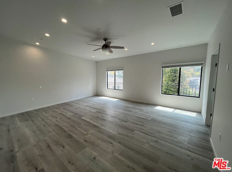 913 Hilldale Avenue 2 Property Photo 8
