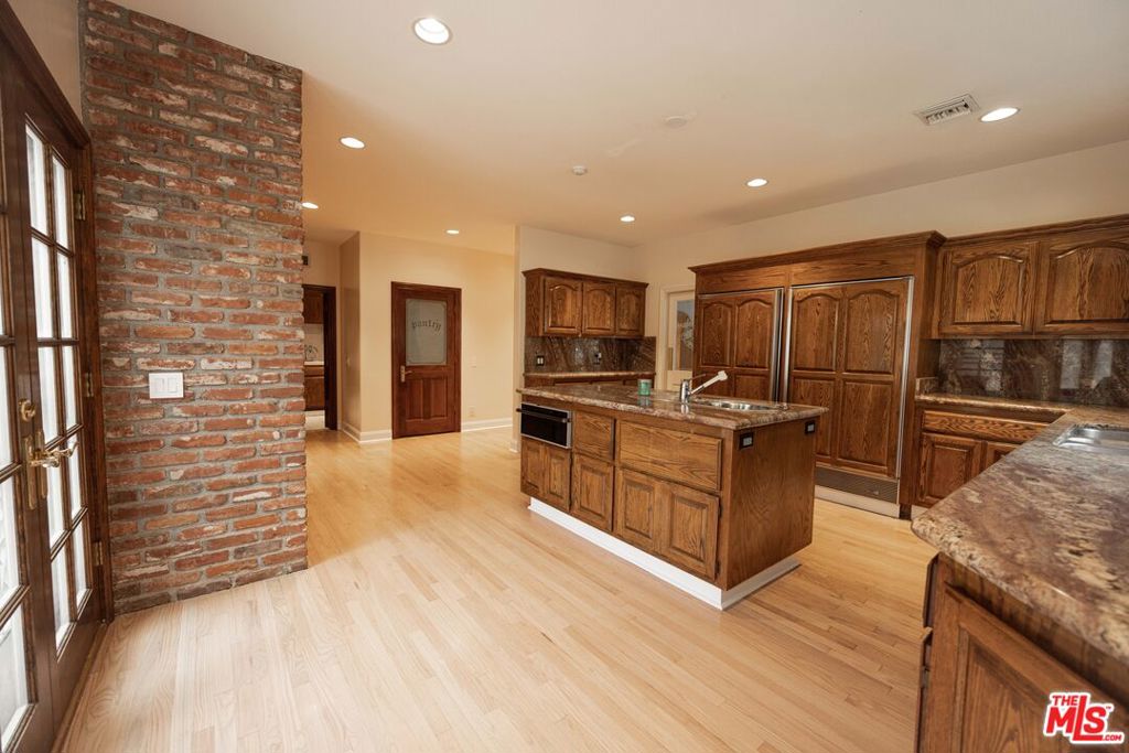 4631 Westchester Drive Property Photo 3