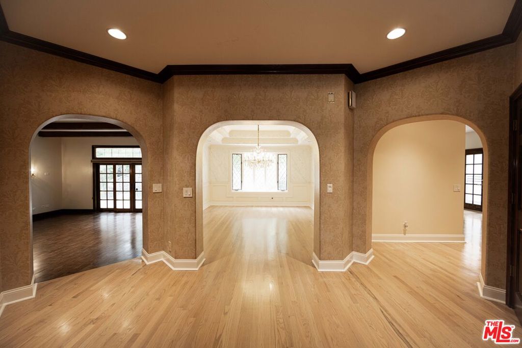 4631 Westchester Drive Property Photo 4