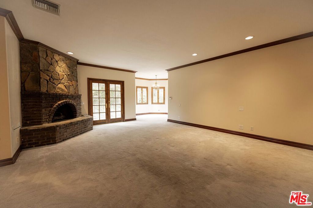 4631 Westchester Drive Property Photo 6