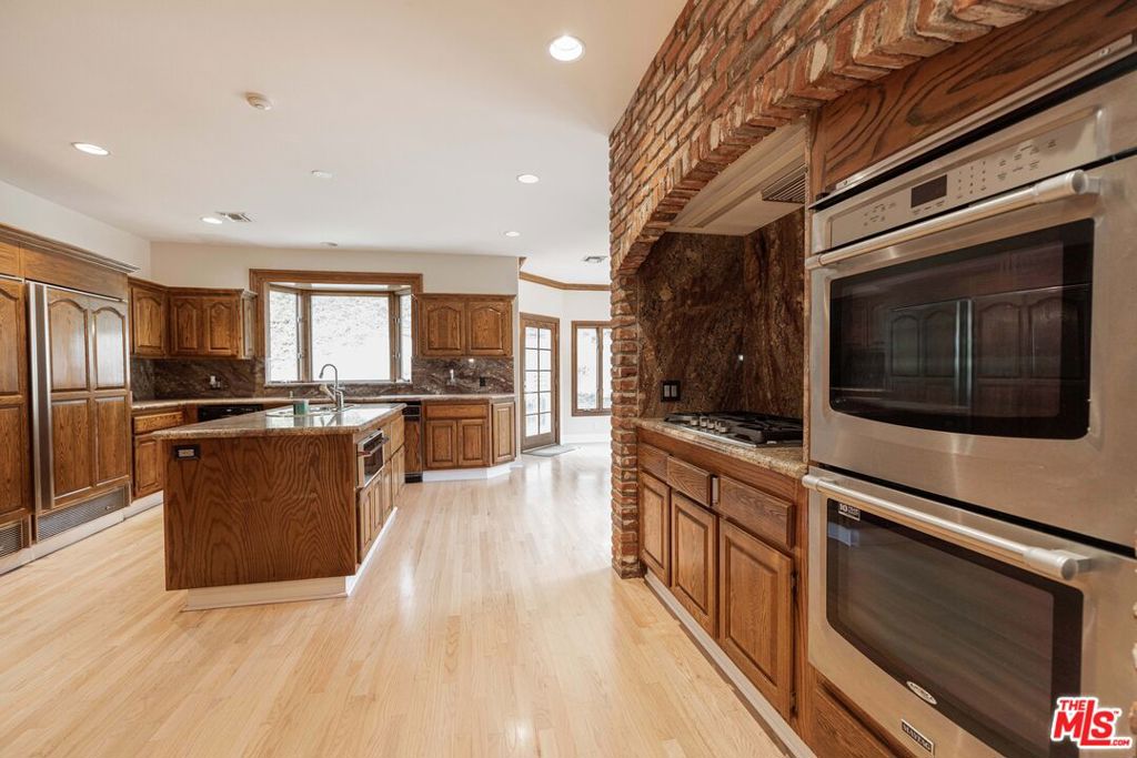 4631 Westchester Drive Property Photo 10