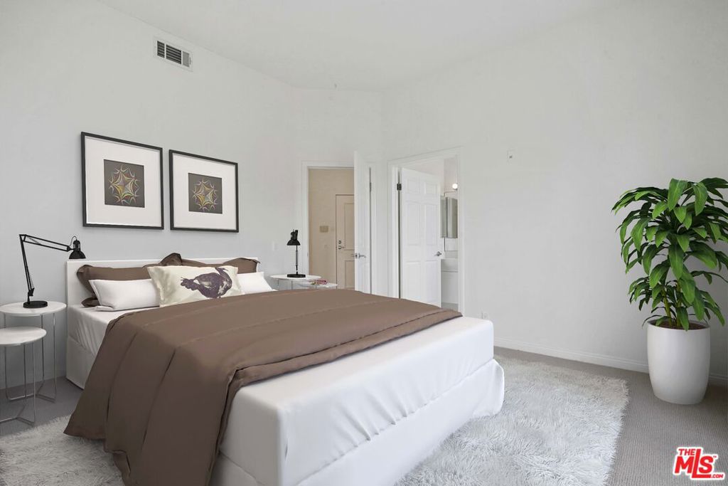 1325 Arizona Avenue 201 Property Photo 6