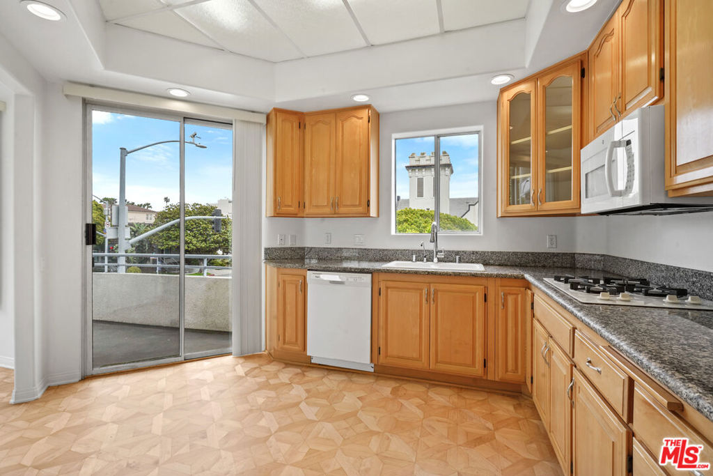1325 Arizona Avenue 201 Property Photo 24