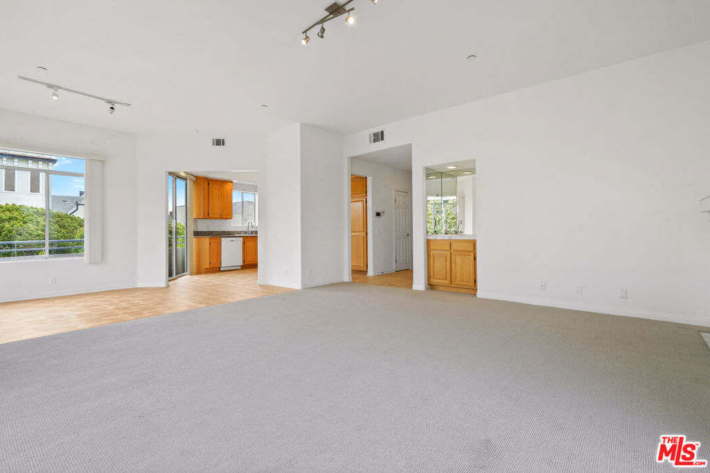 1325 Arizona Avenue 201 Property Photo 28