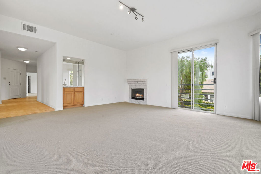 1325 Arizona Avenue 201 Property Photo 31
