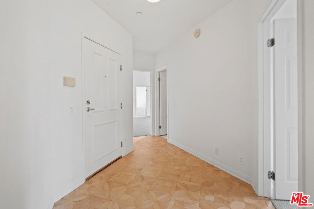 1325 Arizona Avenue 201 Property Photo 32