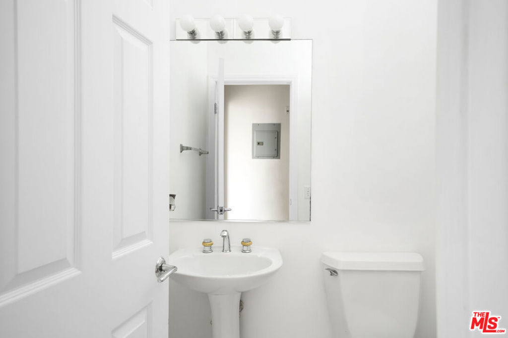 1325 Arizona Avenue 201 Property Photo 33