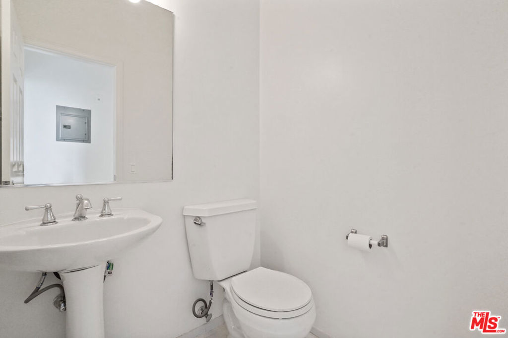 1325 Arizona Avenue 201 Property Photo 35