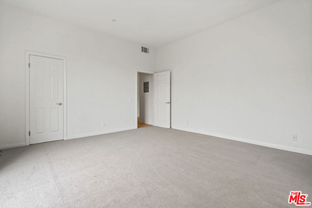 1325 Arizona Avenue 201 Property Photo 43