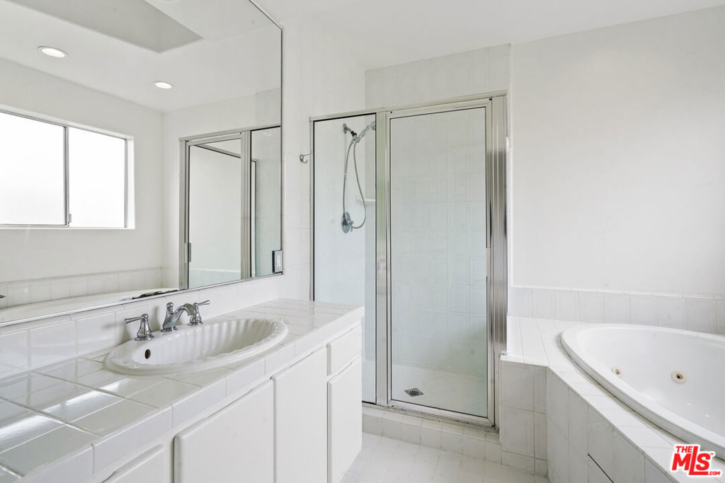 1325 Arizona Avenue 201 Property Photo 45