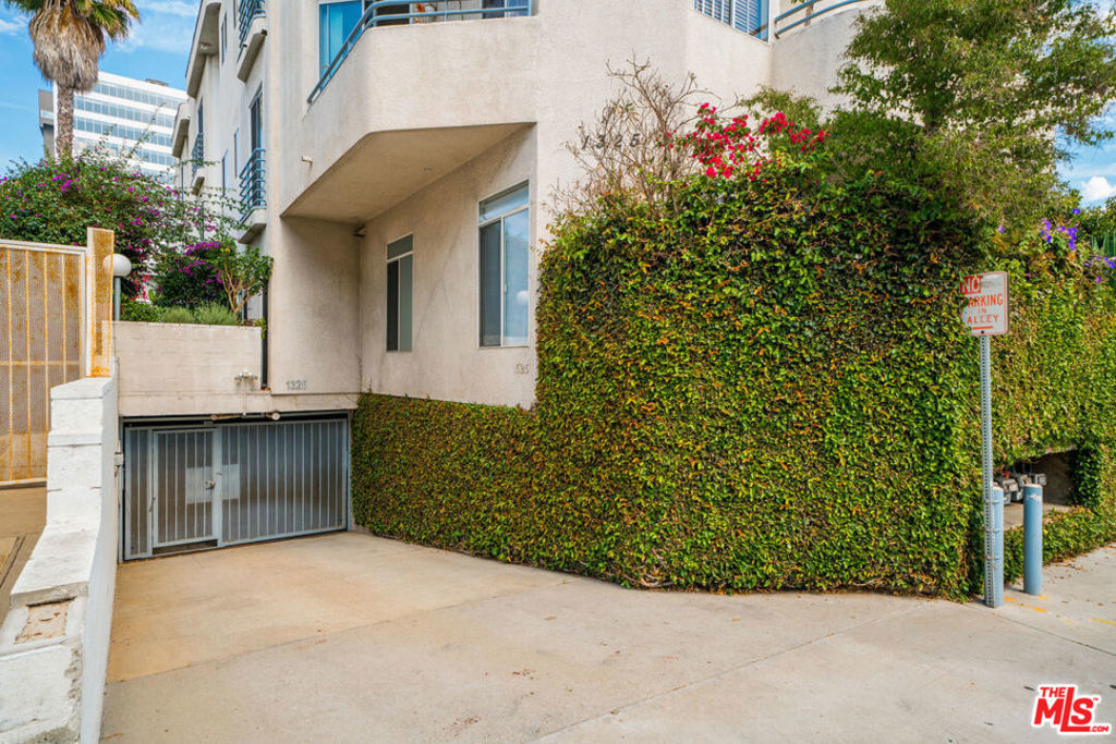 1325 Arizona Avenue 201 Property Photo 58