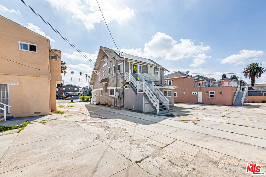 1717 Crenshaw Boulevard Property Photo 3
